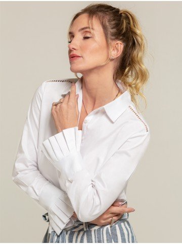 camisa branca estilosa feminina