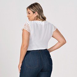 blusa plus size off white mangas rendadas halle costas mini