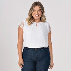 blusa plus size off white mangas rendadas halle frente mini