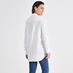 camisa alongada branca com bolso dinah mini costas