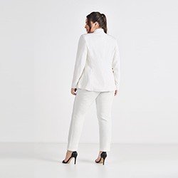 blazer feminino de alfaiataria off white plus size evelin mini costas