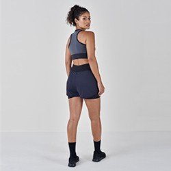short feminino de corrida preto com bolso franceline mini costas