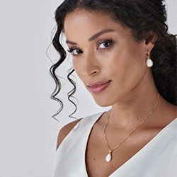 colar com pingente gota branco madre perola proenca mini modelo