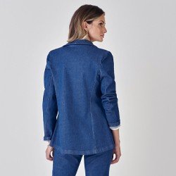 blazer feminino jeans azul medio isolete detalhe