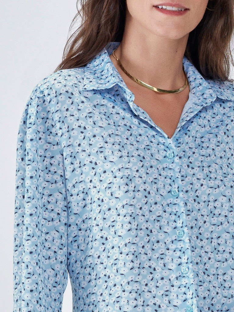 camisa floral azul claro petunia detalhes