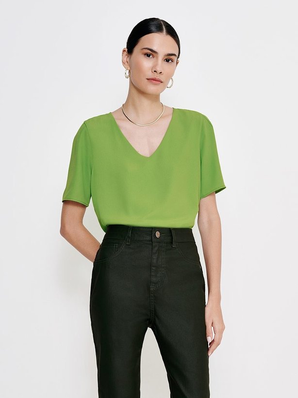 blusa decote v verde folha ariane capa