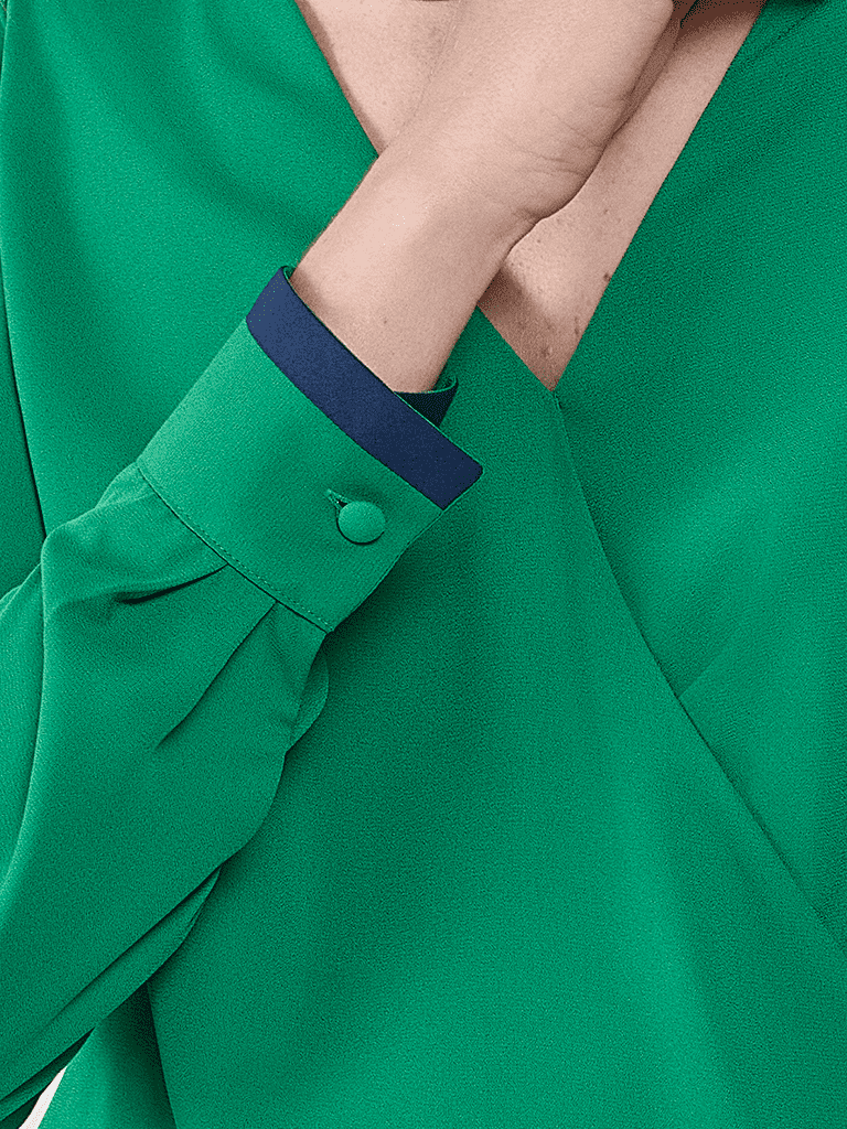 blusa verde transpassada emma detalhe