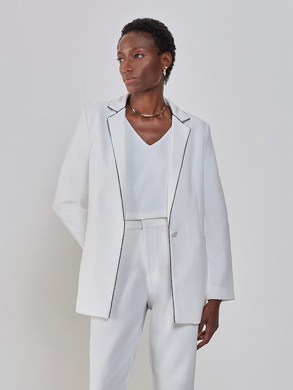 blazer off white contraste preto capa