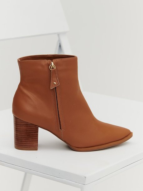bota margot 3