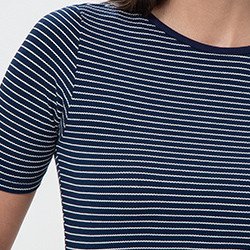 blusa manga curta listrada babi detalhes