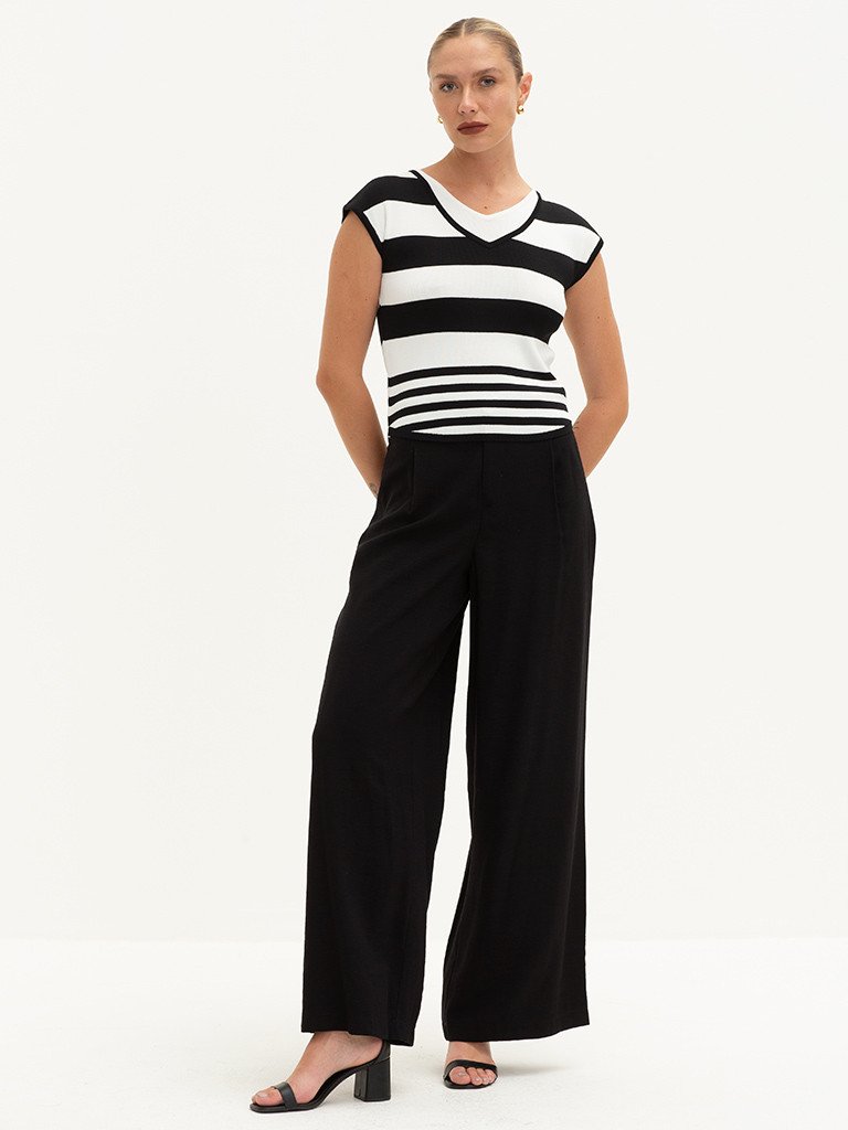 blusa preta e off white samy